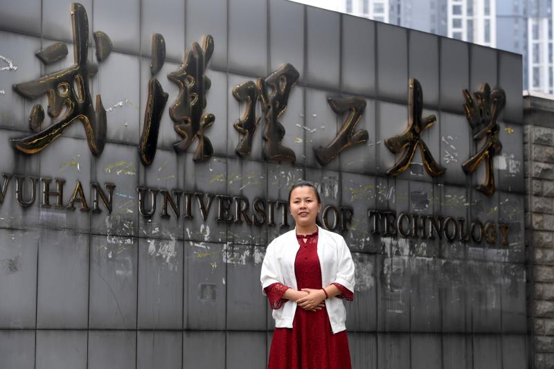 自强与助残脱贫故事：武汉理工大学盲人研究生黄莺——心中有光世界就亮了起来(图2)