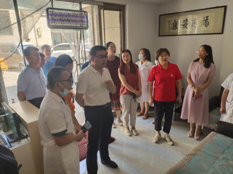 中国社会福利基金会秘书长缪瑞兰一行调研金凤区盲人按摩店规范化建设情况(图1)