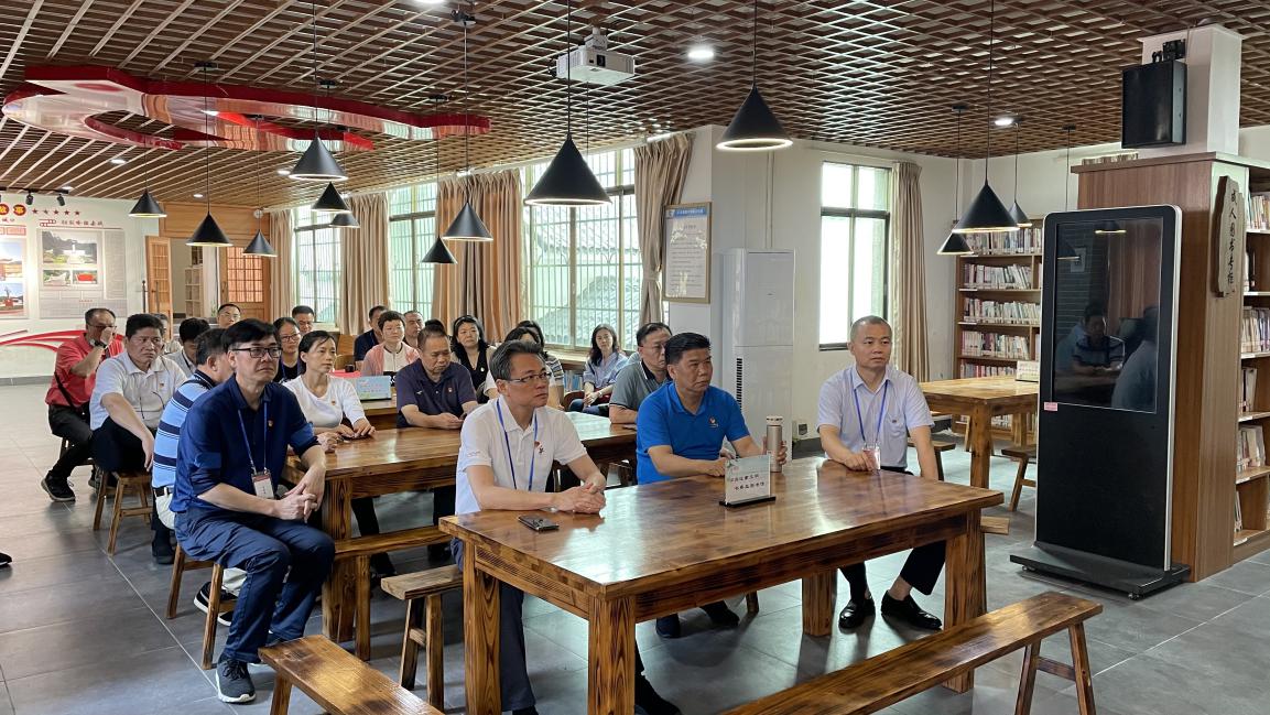 红色教学微课堂授课现场