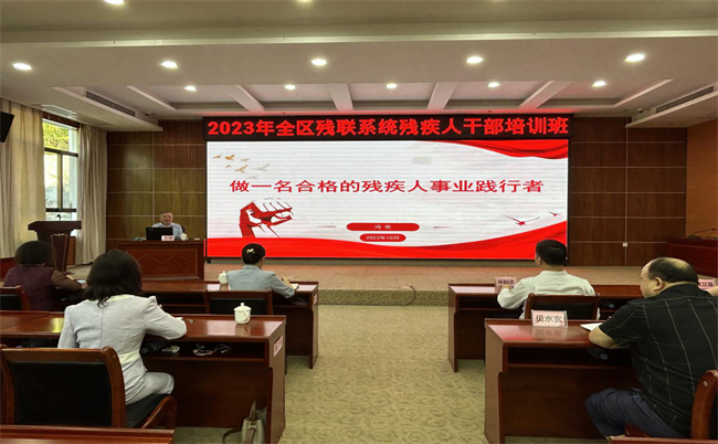 图为专家授课现场