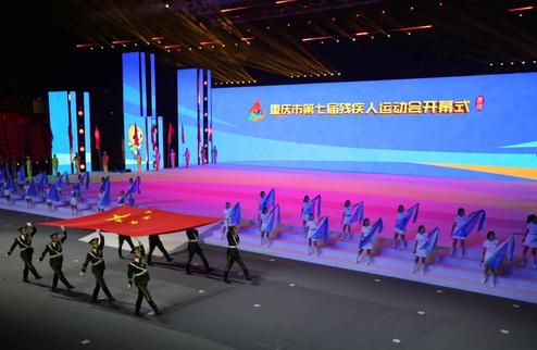 图为五星红旗入场