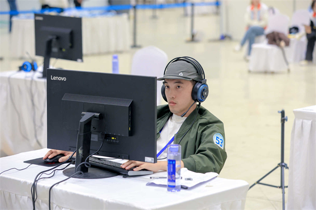 图为选手在比赛 图为选手在比赛