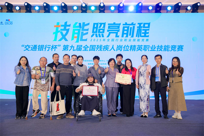 图为广西代表队合影 图为广西代表队合影