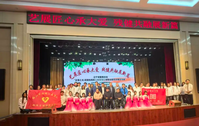 图为活动现场 图为活动现场