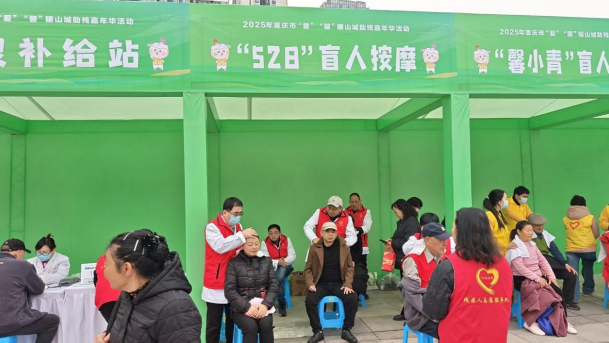 图为活动现场 图为活动现场