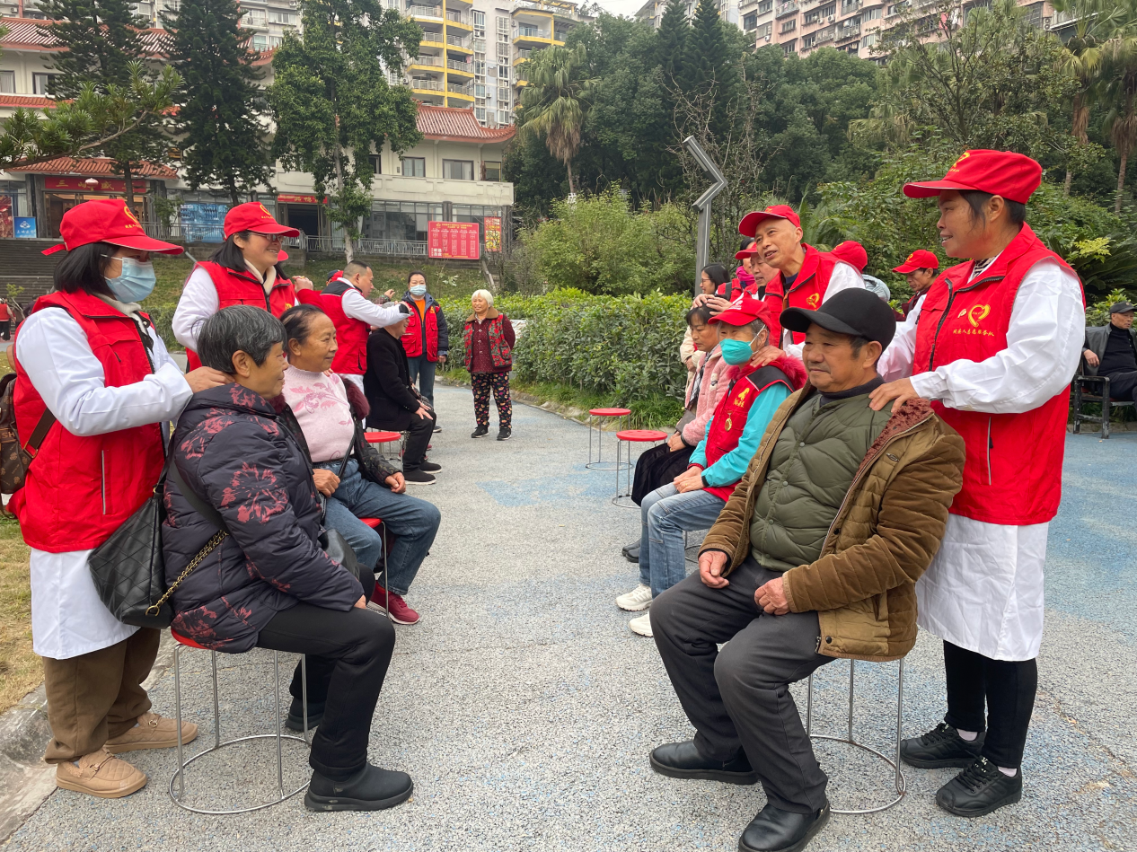 图为活动现场 图为活动现场