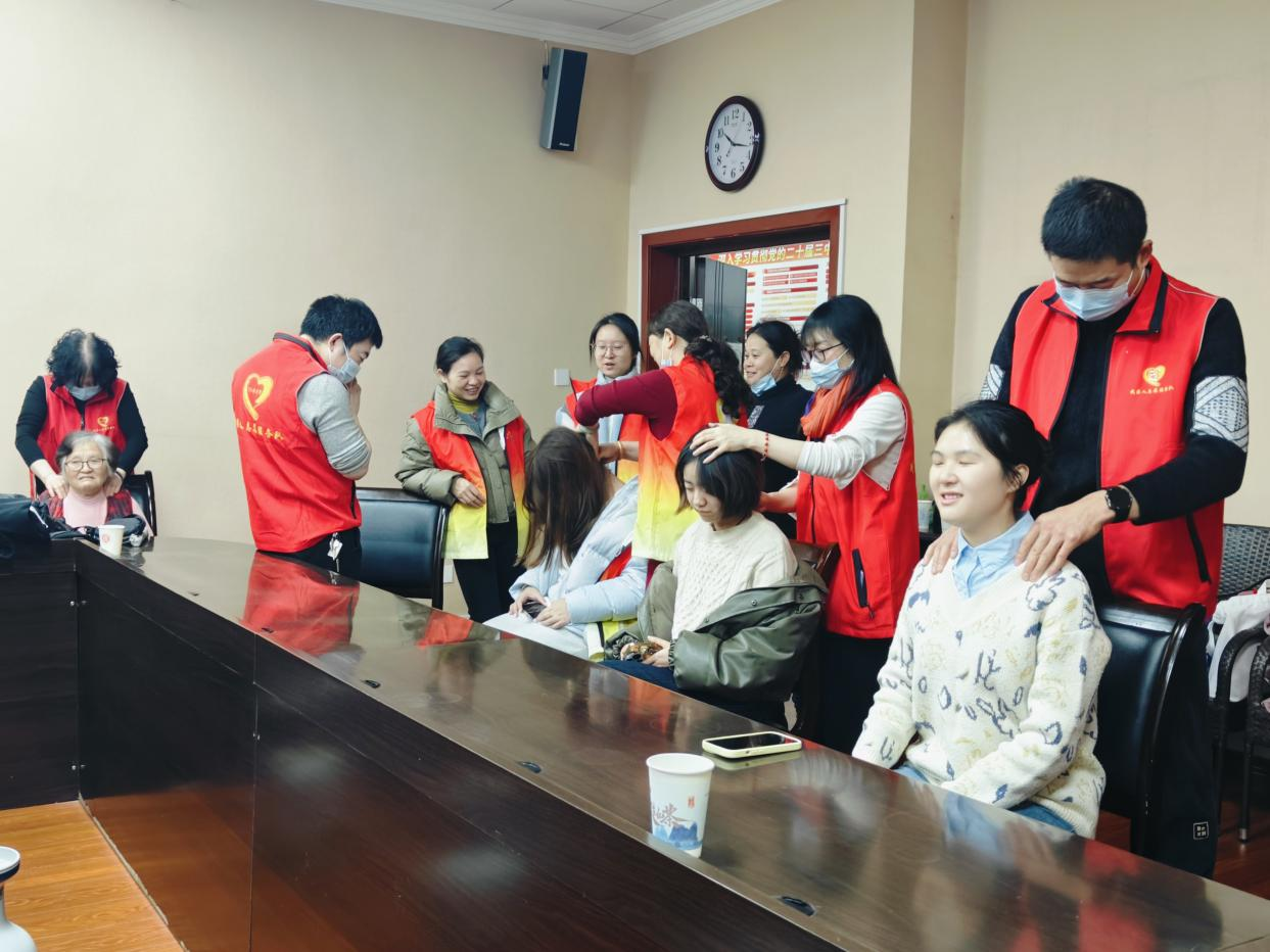 图为活动现场 图为活动现场