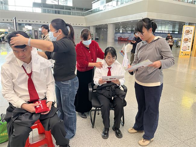 图为志愿服务活动现场