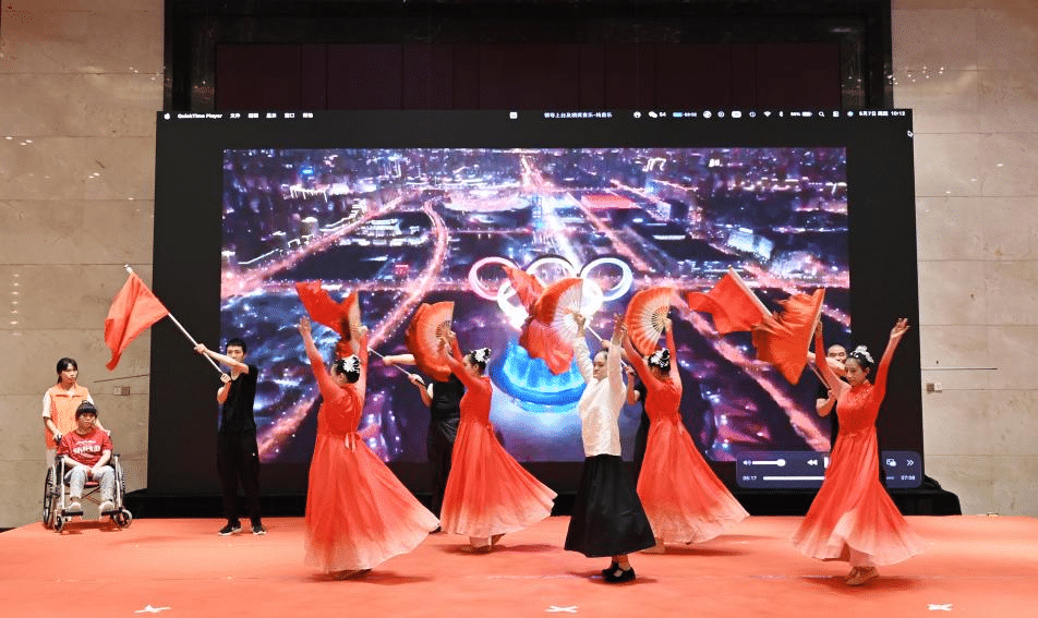 图为活动现场 图为活动现场