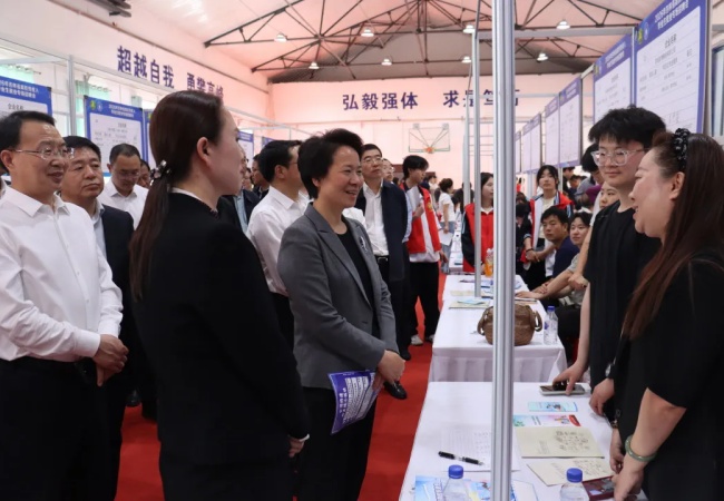 图为活动现场 图为活动现场
