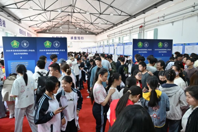 图为活动现场 图为活动现场