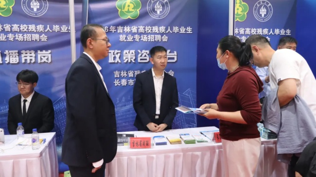 图为活动现场 图为活动现场