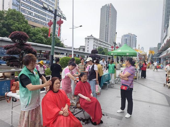图为活动现场