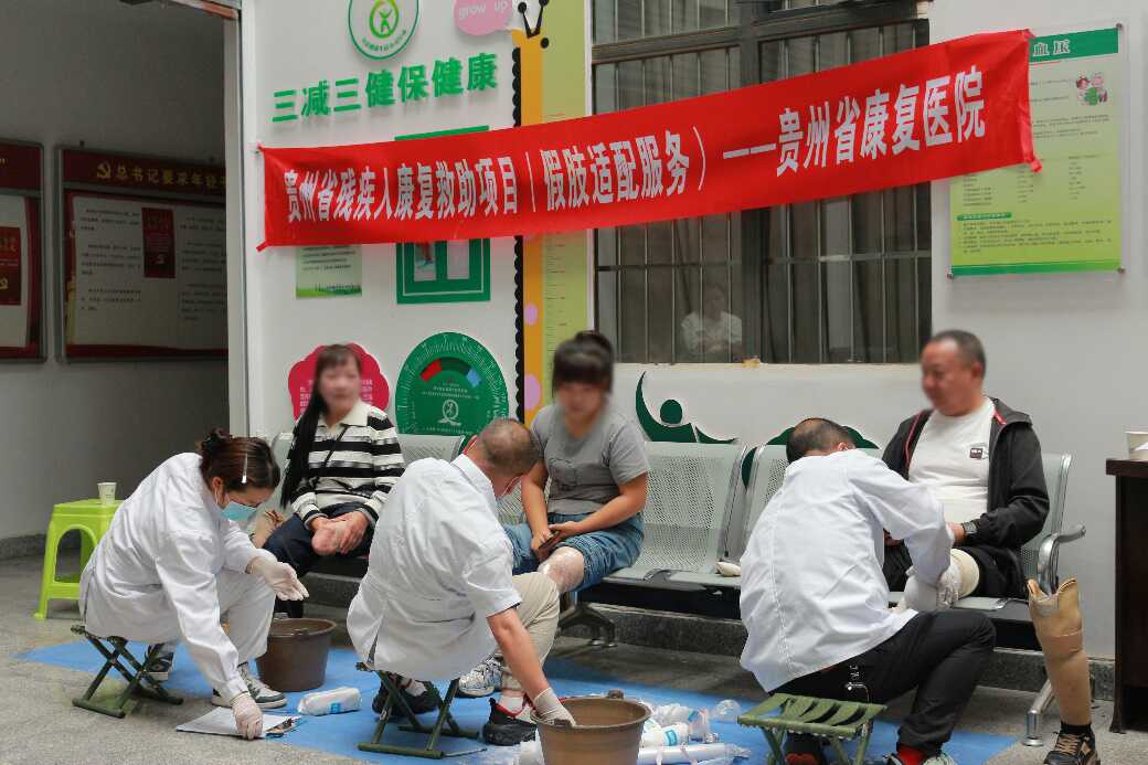 图为集中开展假肢评估与取模适配服务