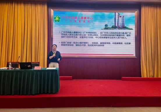 图为吴珂慧老师上课 图为吴珂慧老师上课