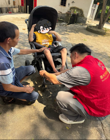 图为帮扶活动现场