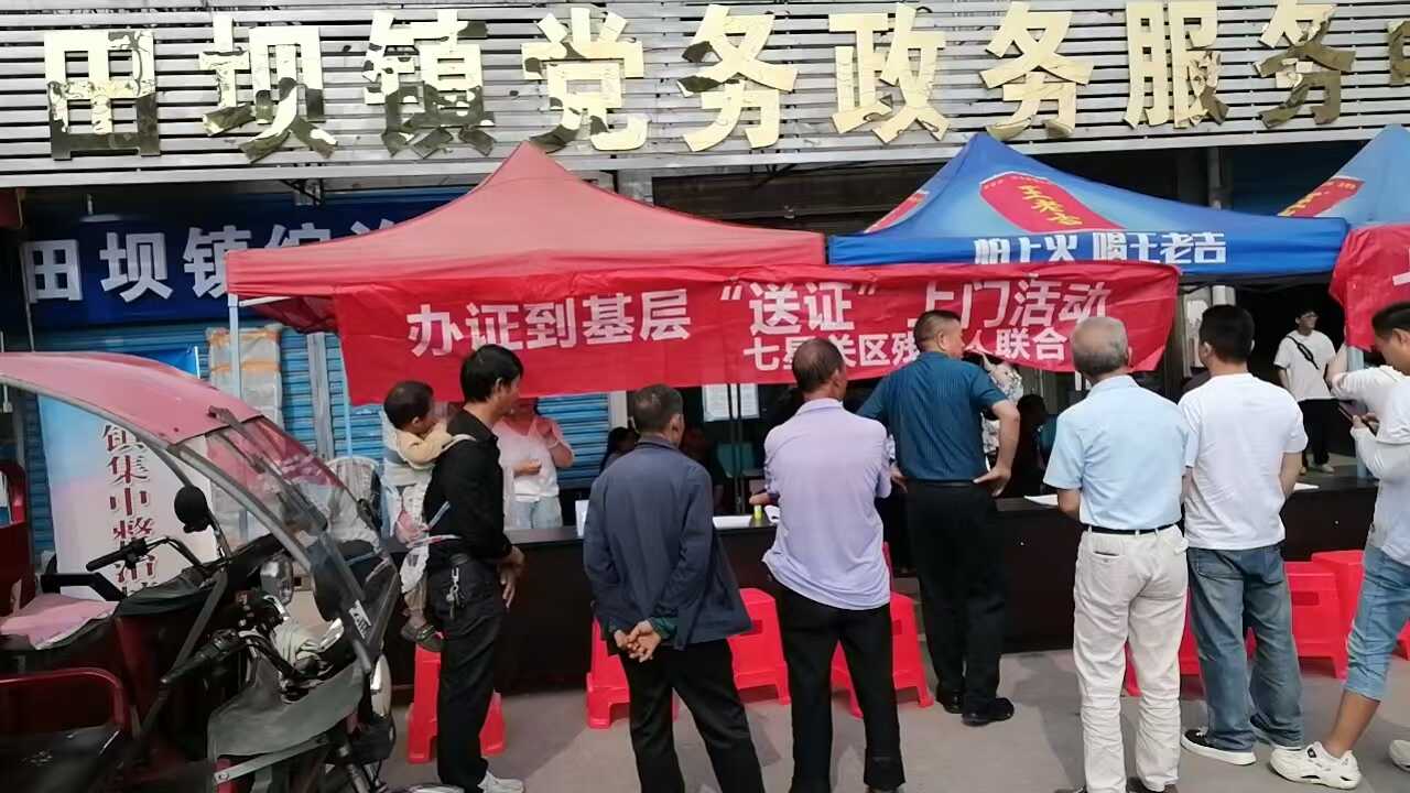 图为活动现场 图为活动现场