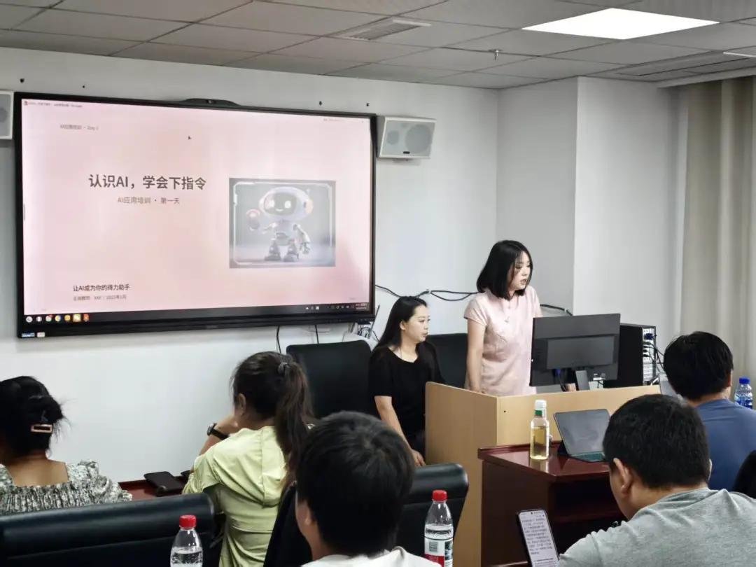 图为培训现场