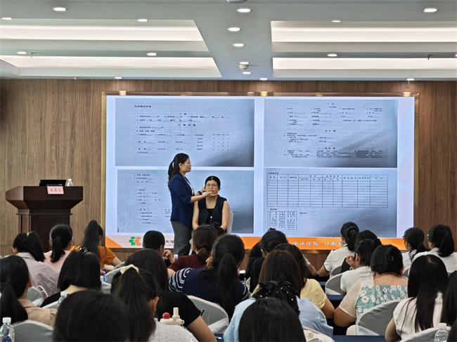 图为培训班实操演练 图为培训班实操演练