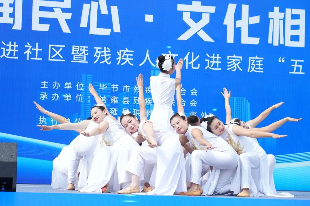 图为活动现场 图为活动现场