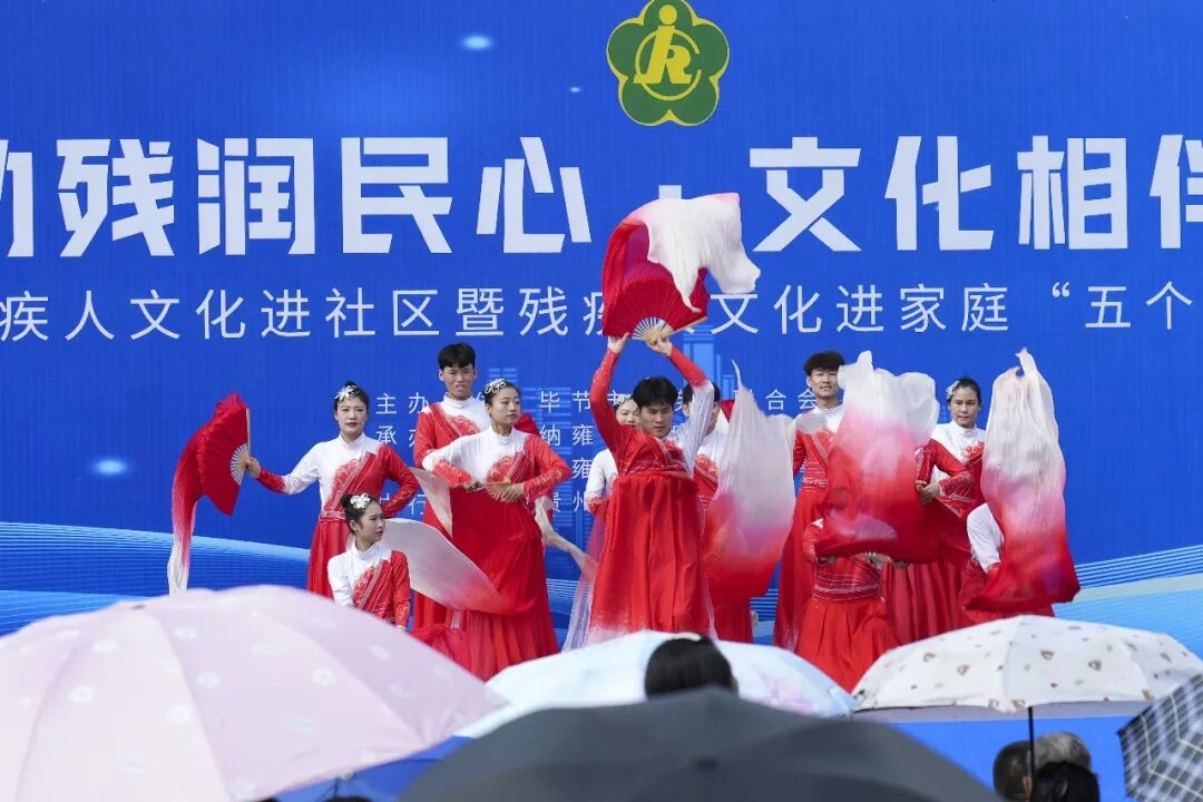 图为活动现场 图为活动现场