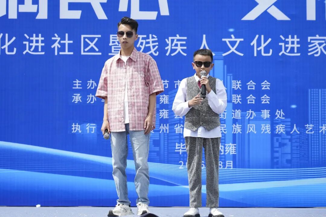 图为活动现场 图为活动现场