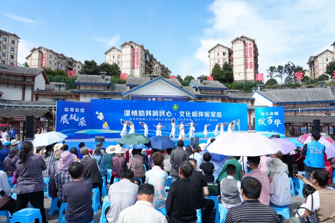 图为活动现场 图为活动现场