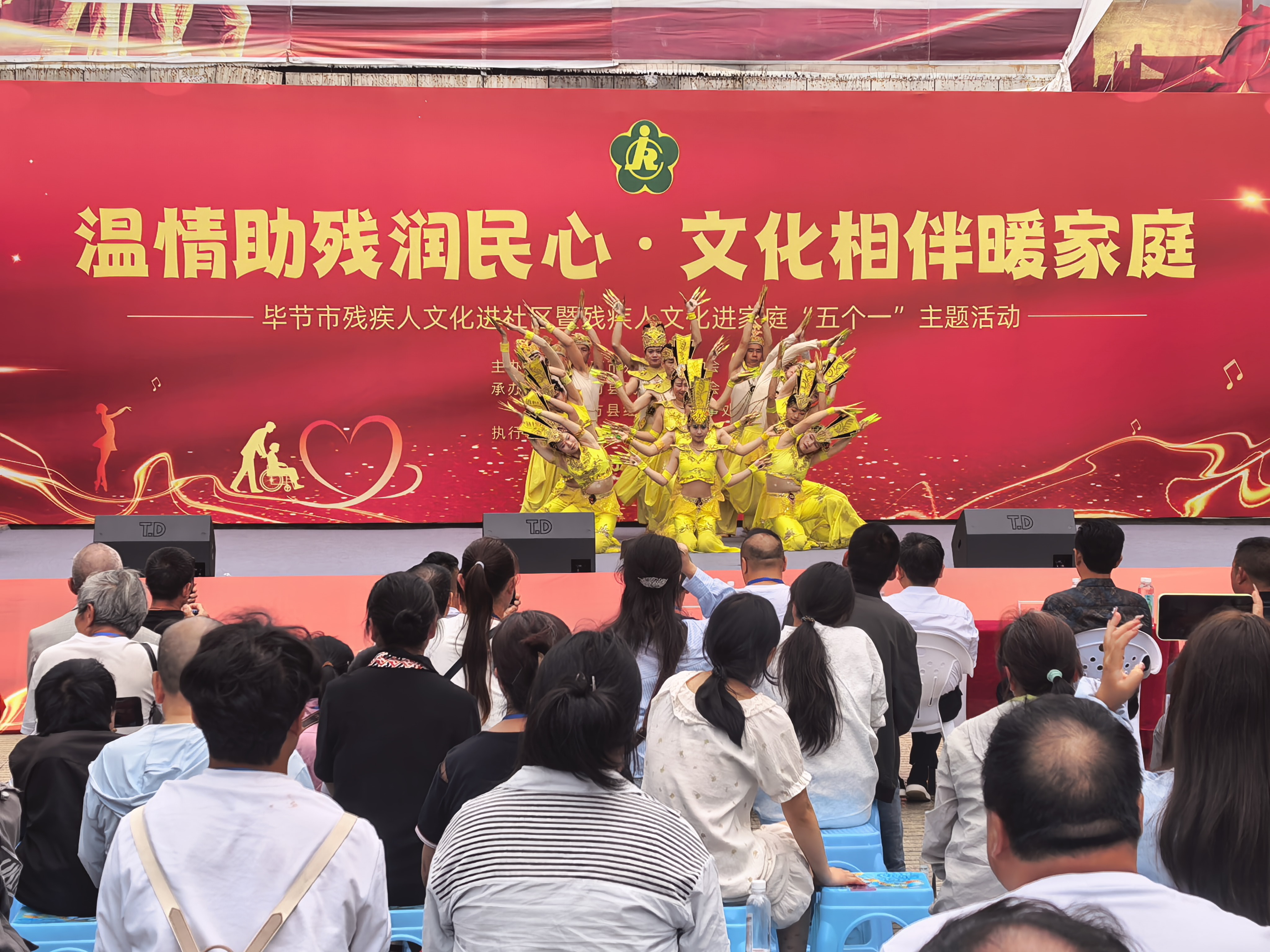图为活动现场 图为活动现场