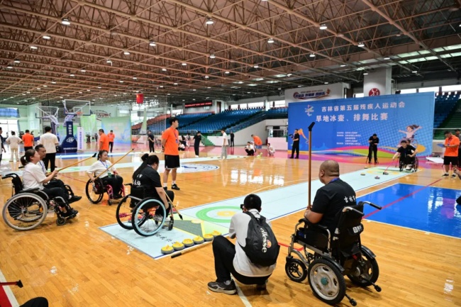 图为活动现场 图为活动现场