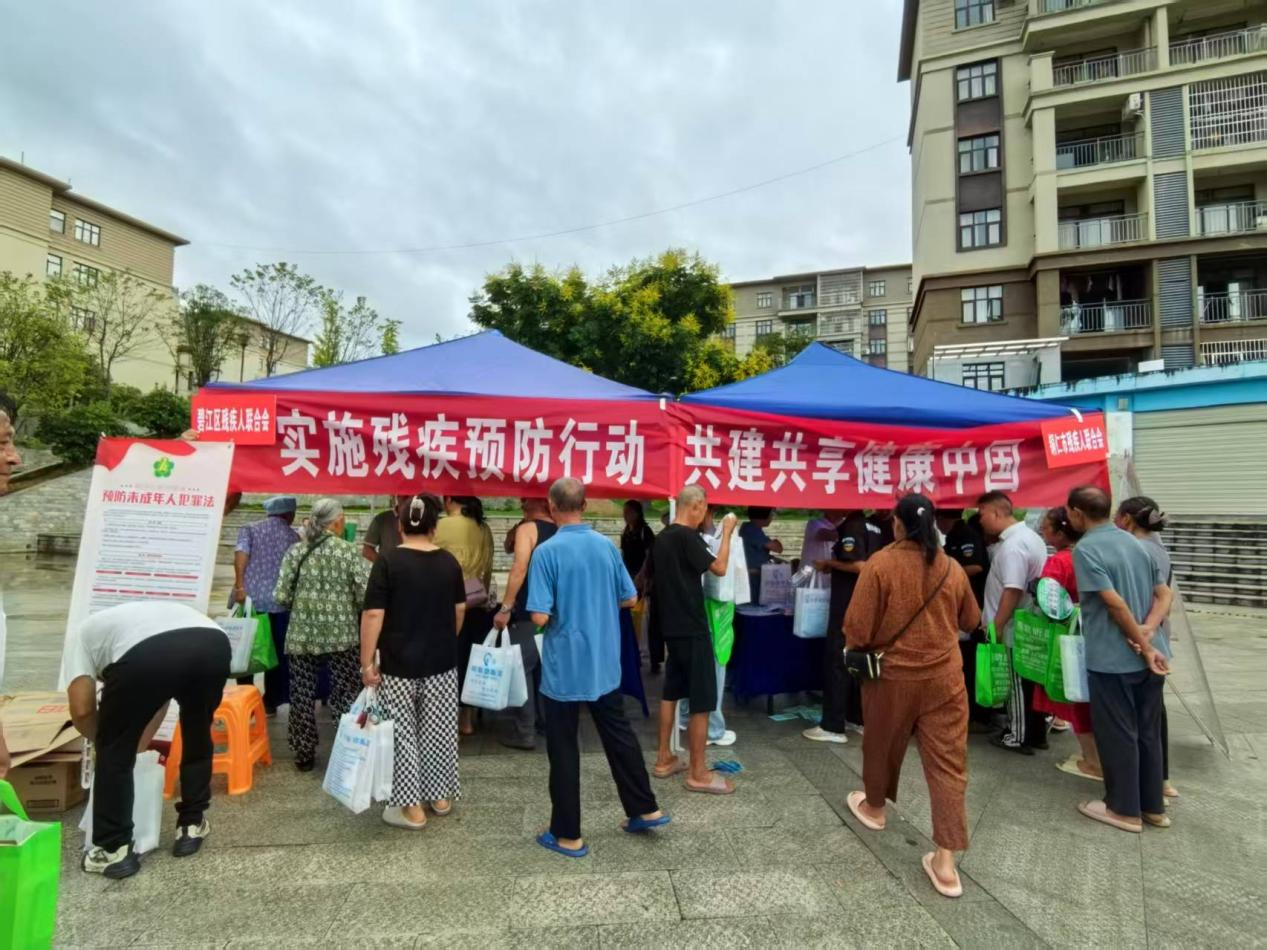 图为活动现场 图为活动现场