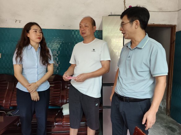 图为慰问活动现场 图为慰问活动现场