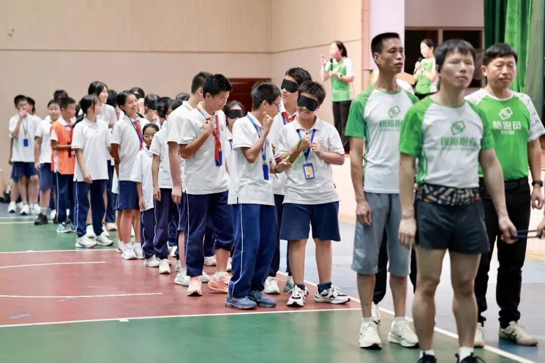 图为活动现场 图为活动现场